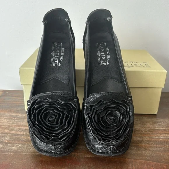 L’Artiste by Spring Step Women's Dezi Flat black leather slip on shoe si… - Picture 3 of 8